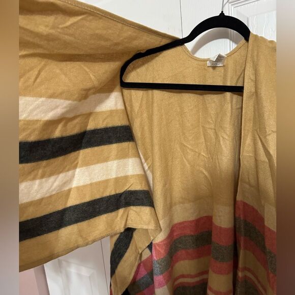 Woolrich Multi-Color Plaid Fringe Shrug – One Size - Picture 4 of 5